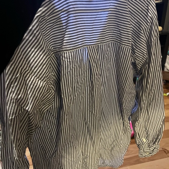 Button down - Picture 3 of 3